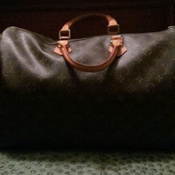 Meet your Poshe in Women Name Brand Items - Picture 2 of 4